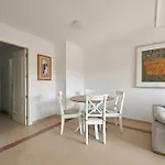 Charming 1-Bedroom Apartment Walk To Puerto Banus!
