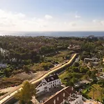 Charming 1-Bedroom Apartment Walk To Puerto Banus!