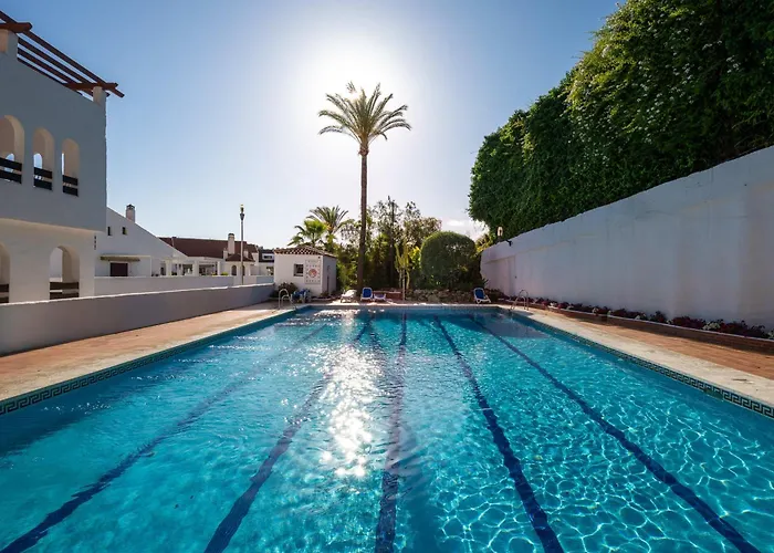 Charming 1-Bedroom Apartment Walk To Puerto Banus!