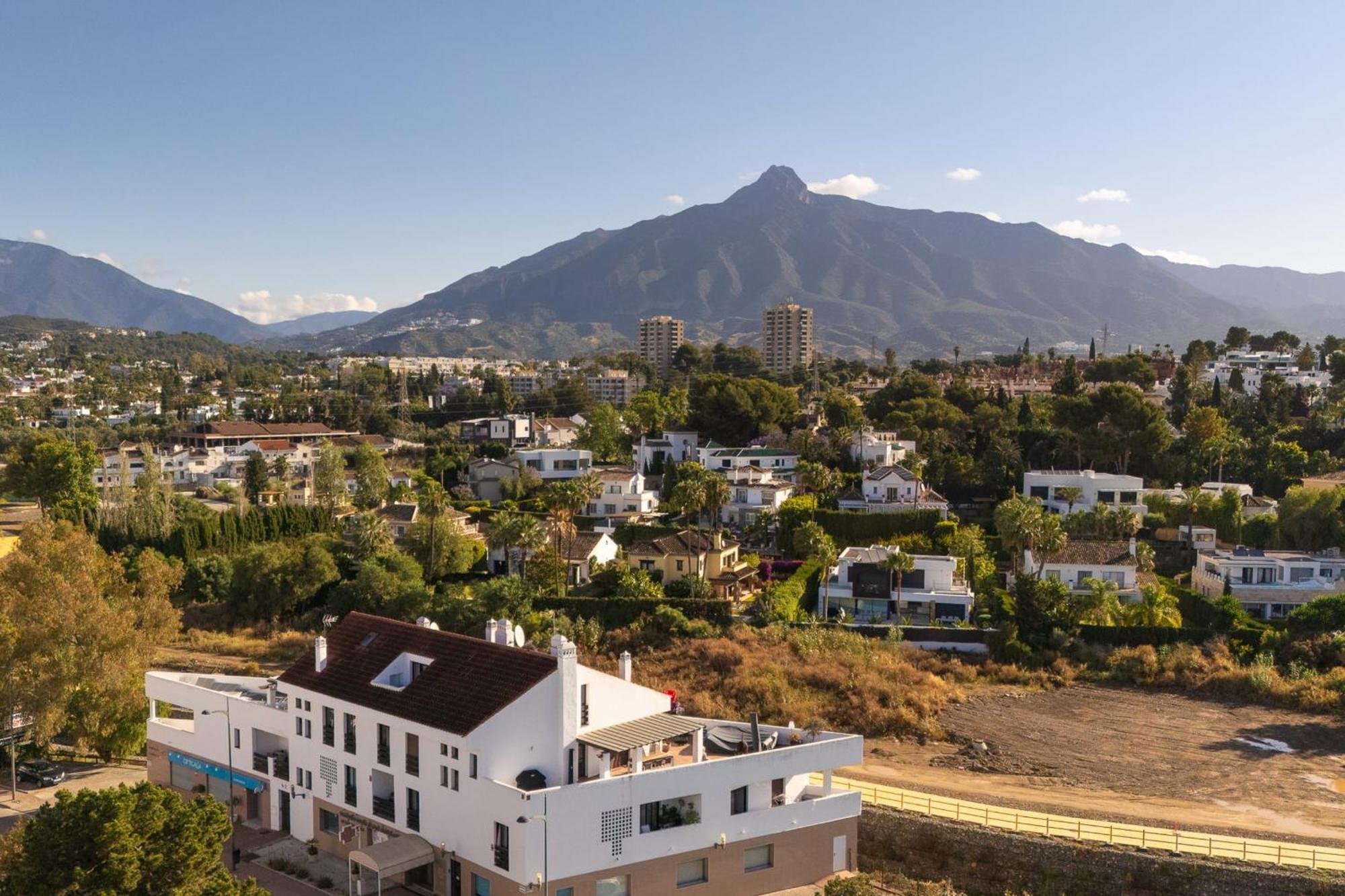 Charming 1-bedroom Walk To Puerto Banus! *