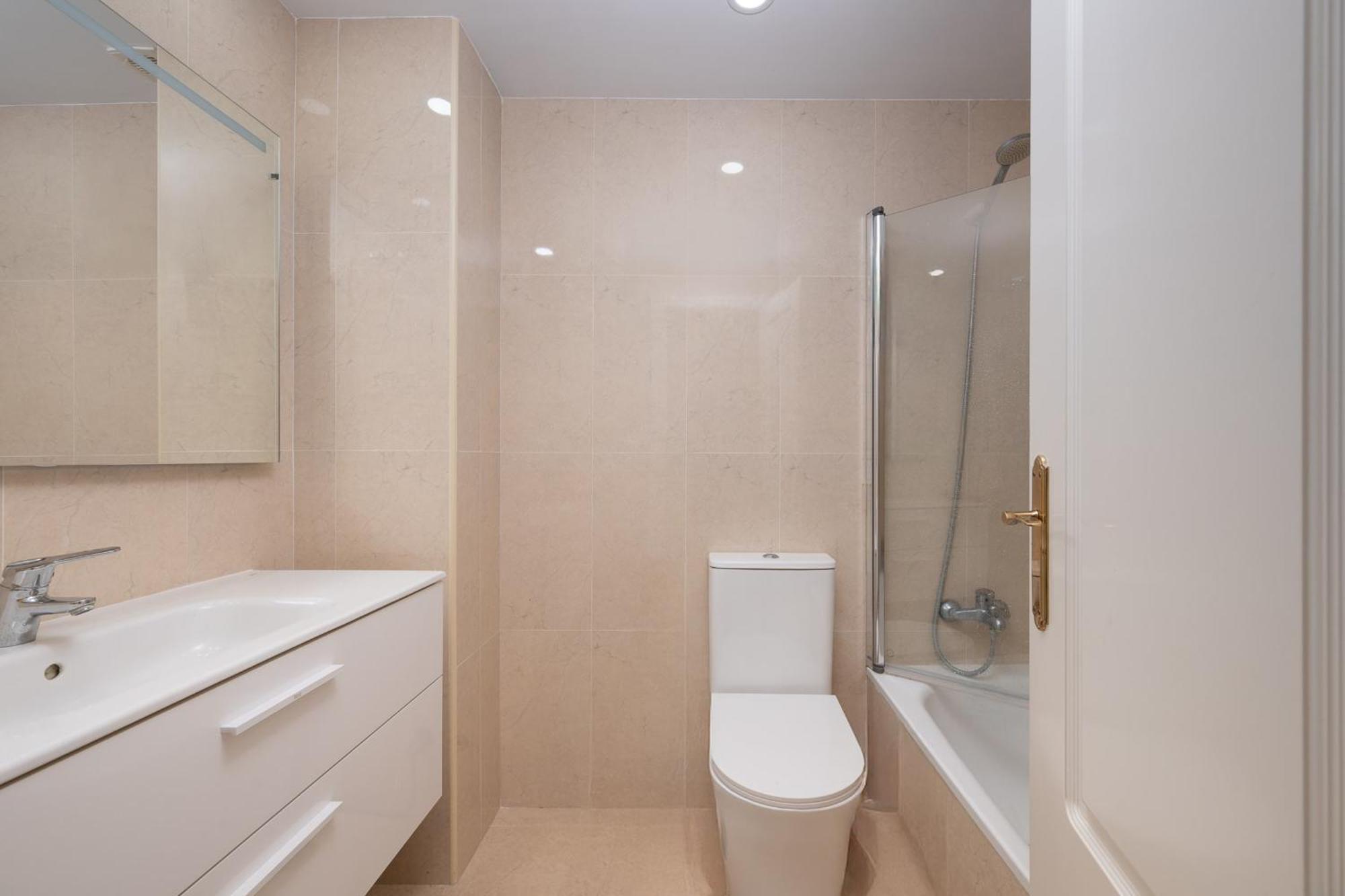 Apartamento Charming 1-bedroom Walk To Puerto Banus!