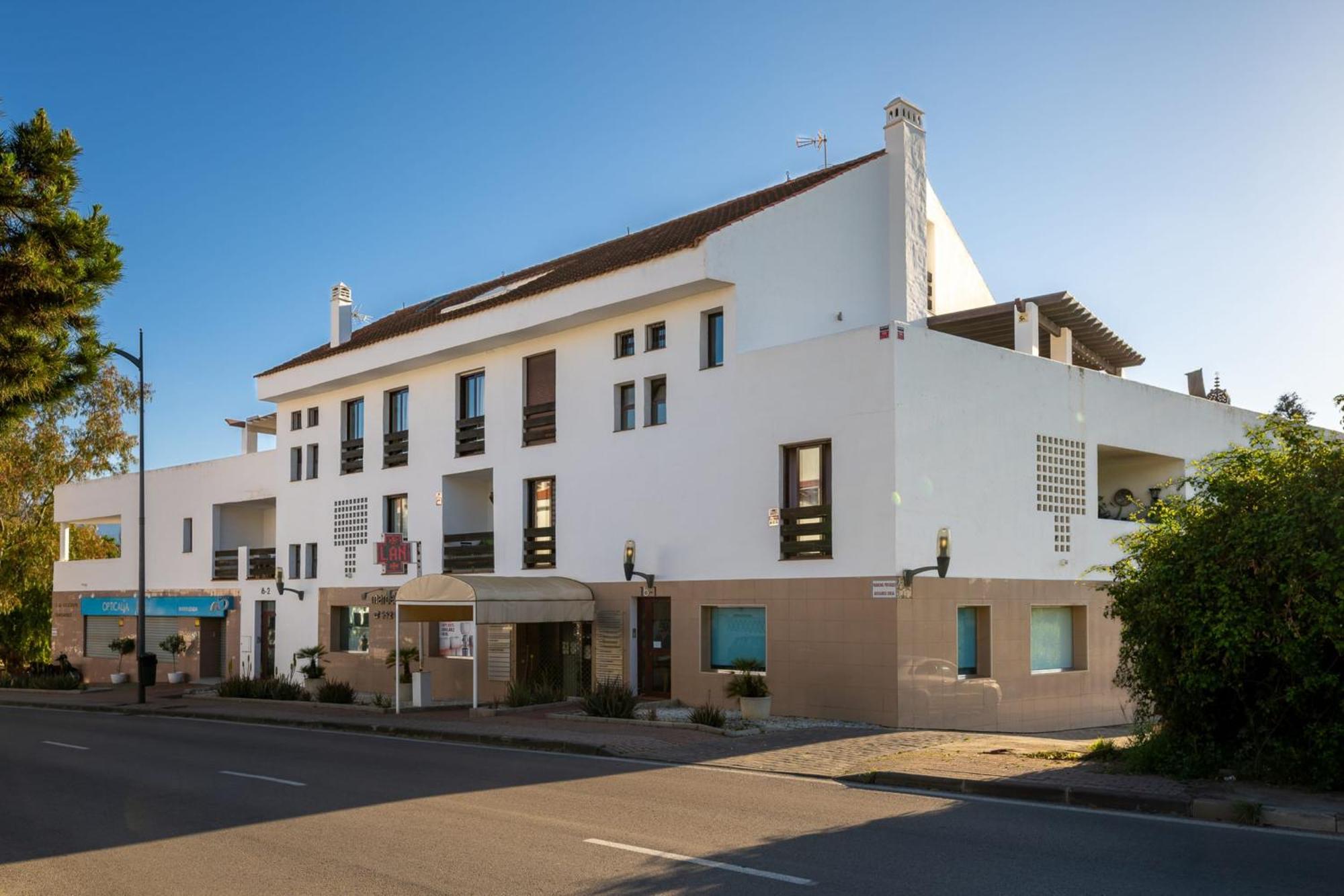 Charming 1-bedroom Walk To Puerto Banus! Marbella