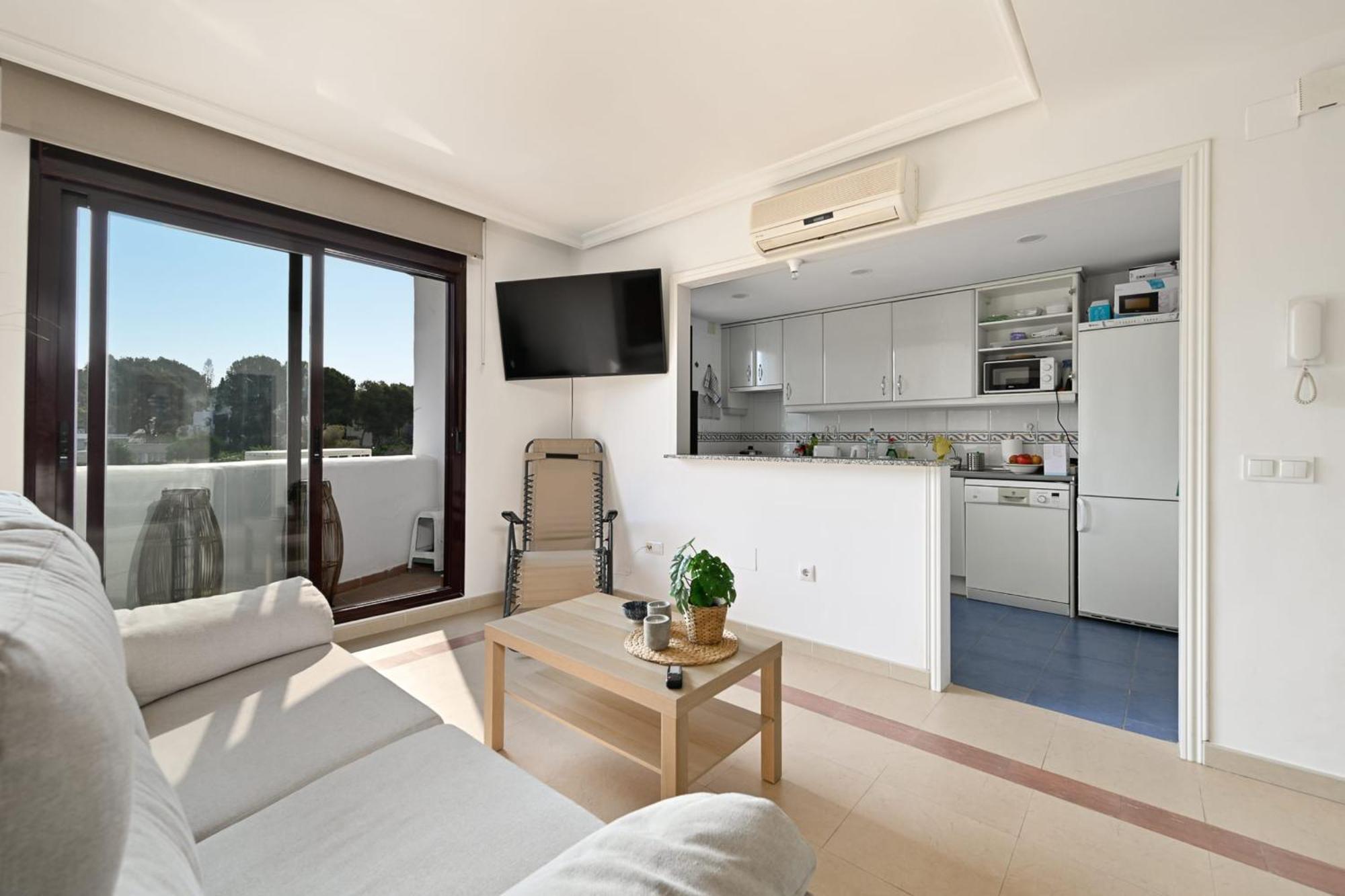 Apartamento Charming 1-bedroom Walk To Puerto Banus! *