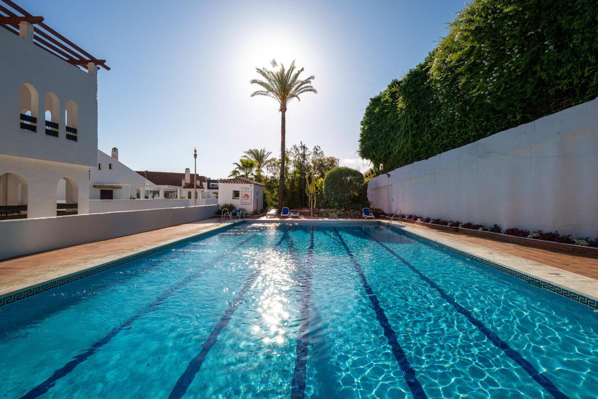 Charming 1-bedroom Walk To Puerto Banus! Apartamento Marbella