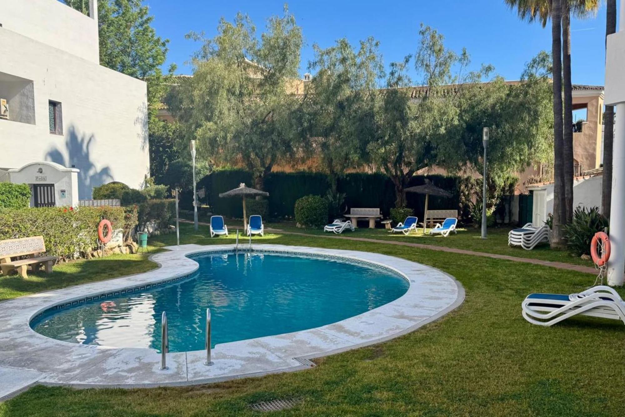 Charming 1-bedroom Walk To Puerto Banus! Apartamento