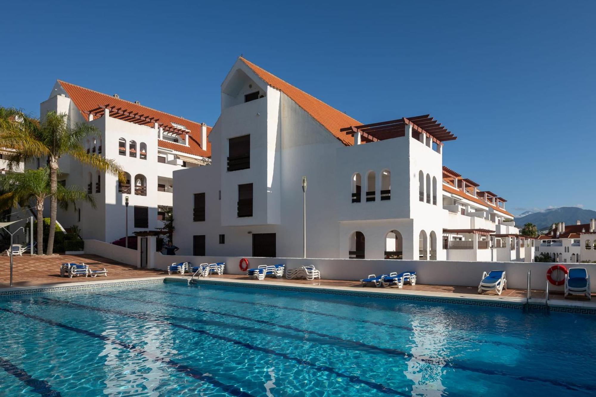 Charming 1-bedroom Walk To Puerto Banus! Apartment Marbella