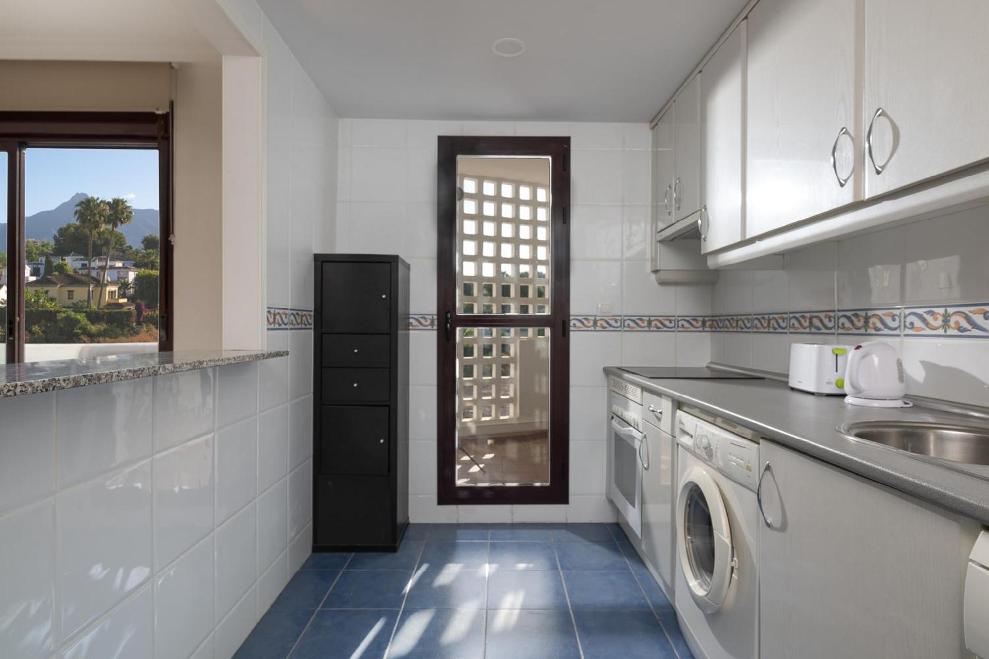 Charming 1-bedroom Walk To Puerto Banus!
